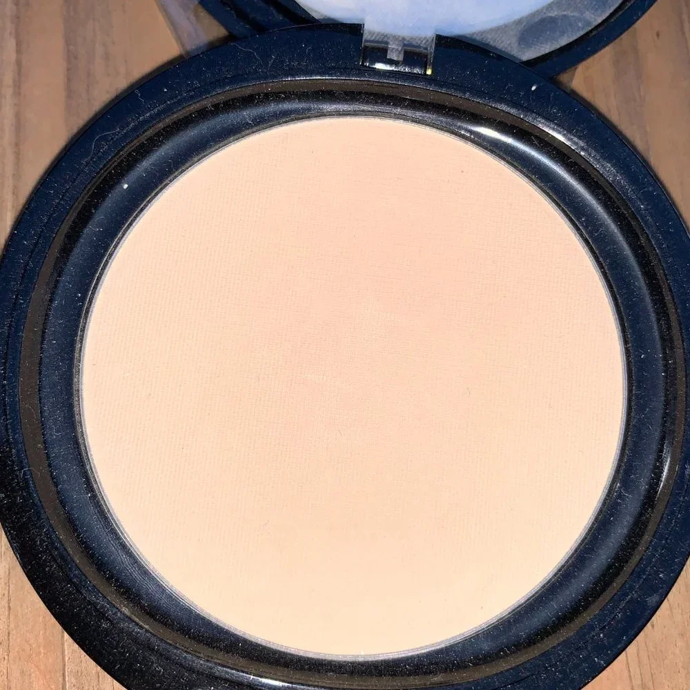 OSP Cosmetics Oil Free Pressed Powder in Matte Sand